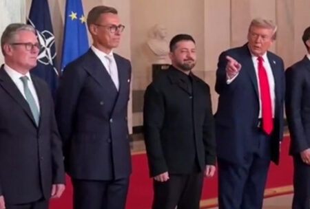 Трамп пошутил над своим портретом во время фотосессии с Зеленским в Белом доме