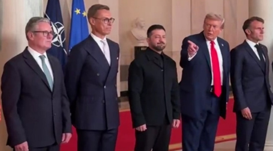 Preview Трамп пошутил над своим портретом во время фотосессии с Зеленским в Белом доме