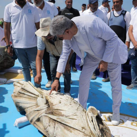 Три монументальные статуи извлечены со дна Средиземного моря у побережья Александрии