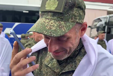 Российские военнослужащие вернулись и связались с семьями