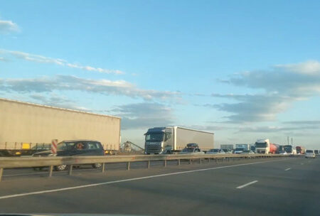 Масштабный затор на 15 километров парализовал движение на трассе М4 «Дон» под Ростовом