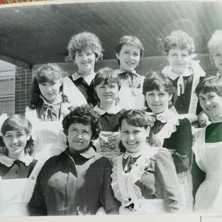 Гладиолусы и белые фартуки: как новосибирцы вспоминали День Знаний