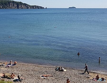 Купальный сезон на пляже Патрокл во Владивостоке: фотообзор