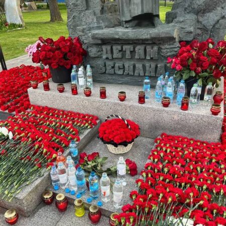 «Мы помним Беслан»: в Петербурге прошла акция памяти жертв трагедии