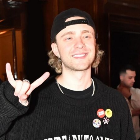 Егор Крид удивил публику, появившись с «вставными зубами» на кинопремьере