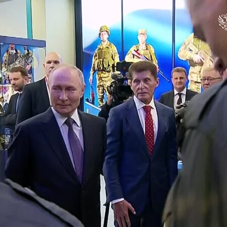 Владимир Путин посетил Центр «Воин» и встретился с его курсантами