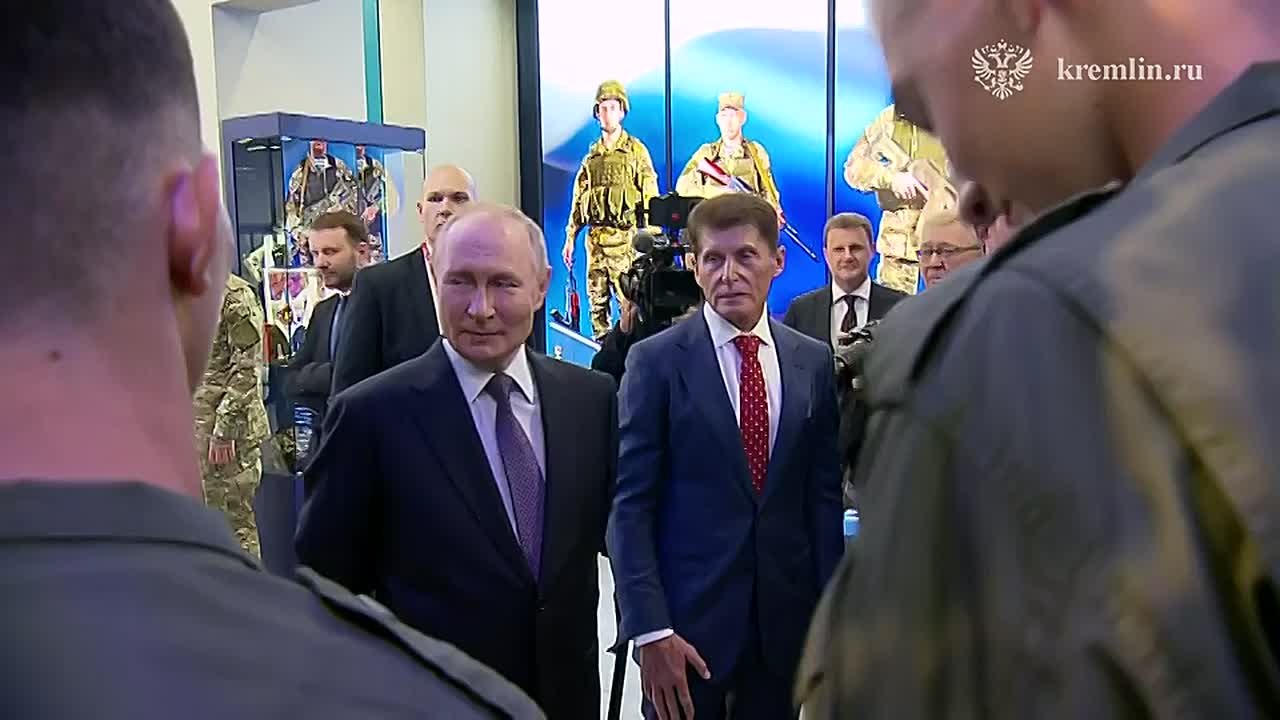 Preview Владимир Путин посетил Центр «Воин» и встретился с его курсантами