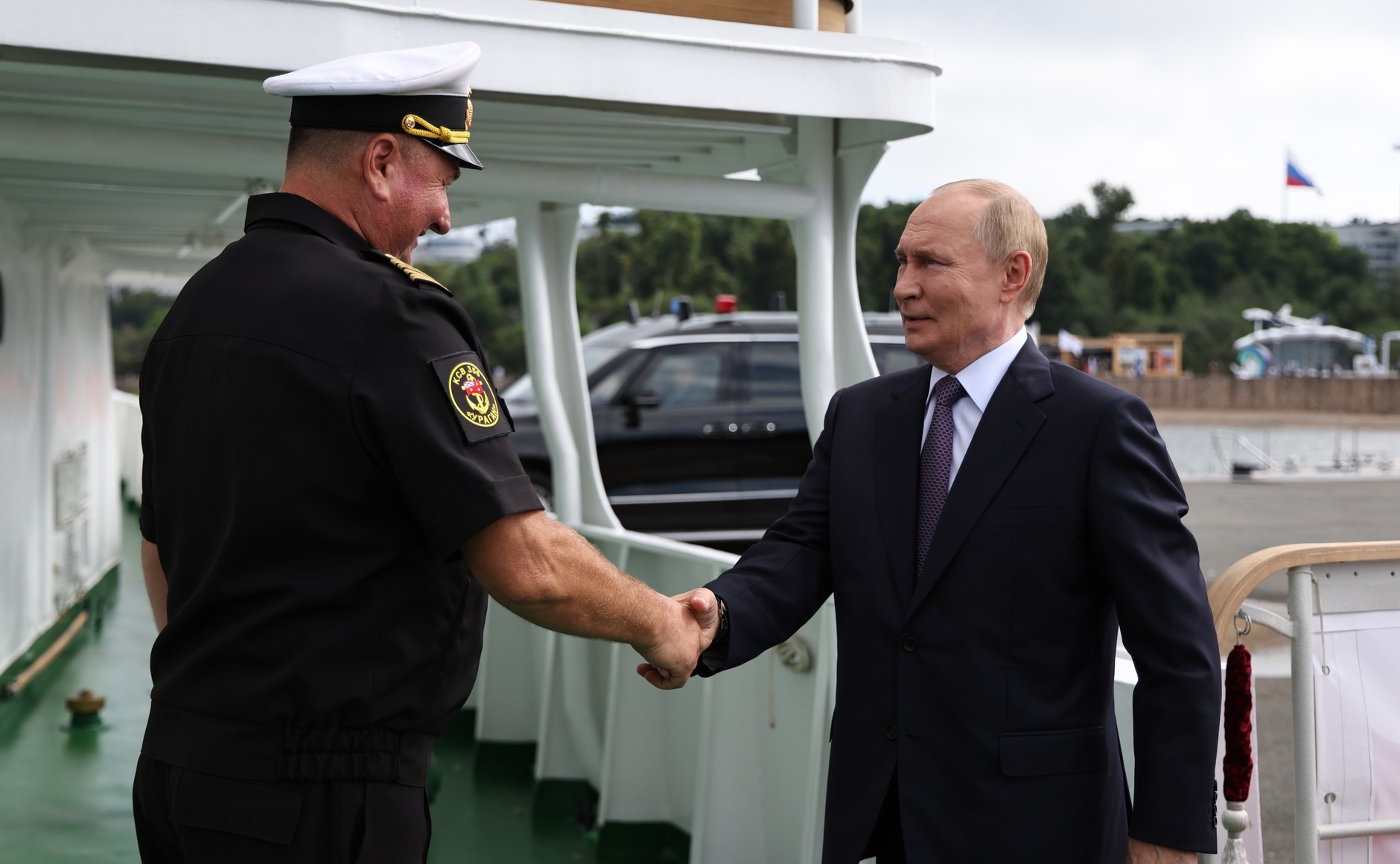 Preview Президент Путин прибыл на остров Русский для совещания и двусторонних встреч