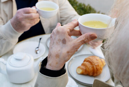 Поздний завтрак — неожиданный маркер риска ранней смерти у пожилых