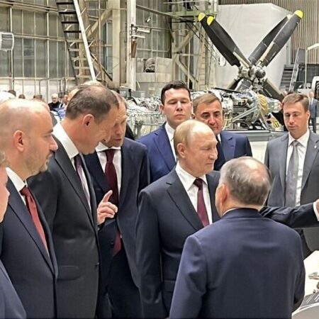 Путин оценил передовую лопатку вентилятора для двигателя ПД-35