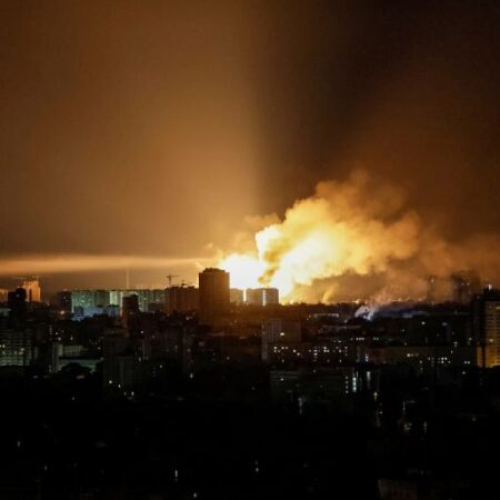 Масштабная ночная атака на объекты инфраструктуры Украины: в Киеве горит здание Кабмина