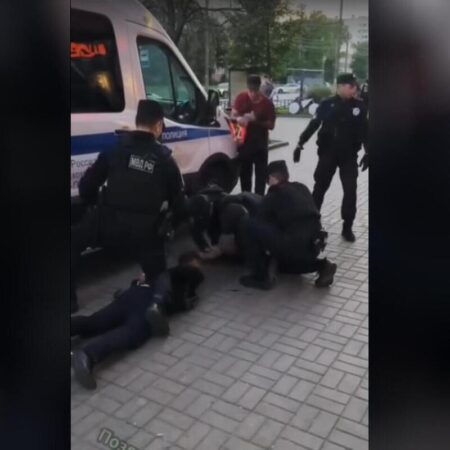 Полиция Петербурга жестко пресекла попытку диаспоры освободить вооруженного соотечественника