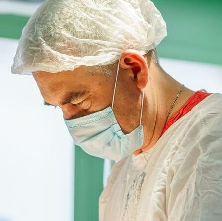 Уникальная операция: жителю Подмосковья удалили «серёжки»-кисты с ушей