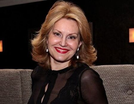 Елена Старостина демонстрирует свой домашний урожай