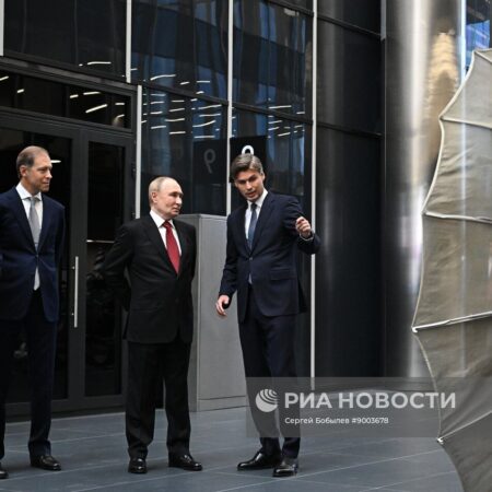 Президент Путин посетил новый Национальный космический центр в Москве