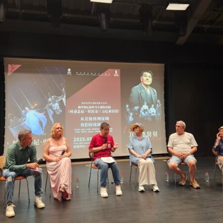 Российские артисты в гостях у театральной деревни Китая: фоторепортаж