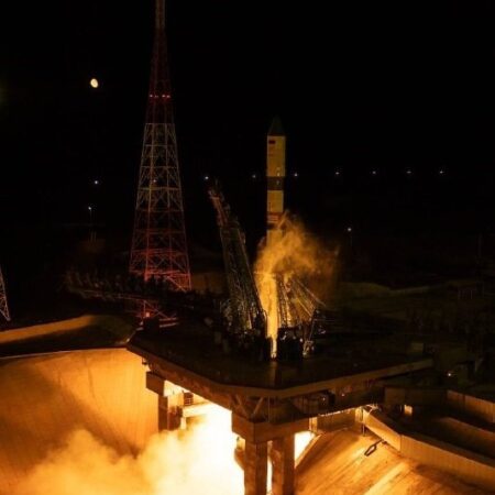 «Прогресс МС-32» доставил на МКС современный скафандр для выходов в космос