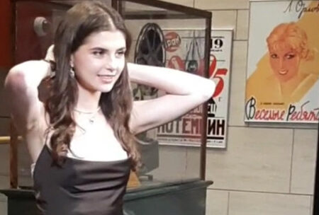 Полина Денисова из «Папиных дочек» произвела фурор, появившись заметно похудевшей на кинопоказе