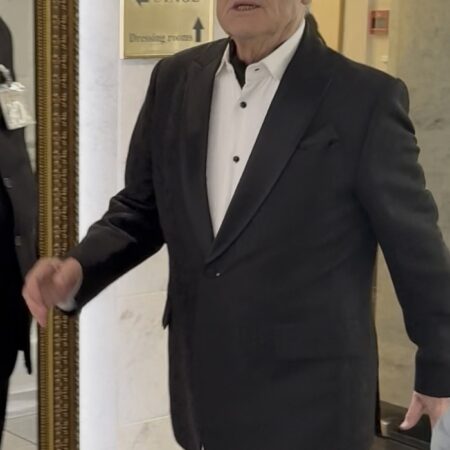 Посвежевший Басков, танцующий Газманов и ностальгирующая Повалий: звёзды спели хиты русского мира в Кремле