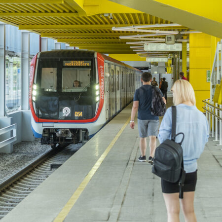 Арест за неподобающее поведение в метро: москвич получил 10 суток за удар по ягодице