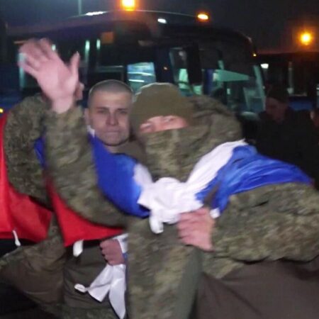 185 российских военных вернулись из украинского плена