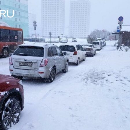 Новосибирск окутан снегом: первый октябрьский снегопад 2025 года