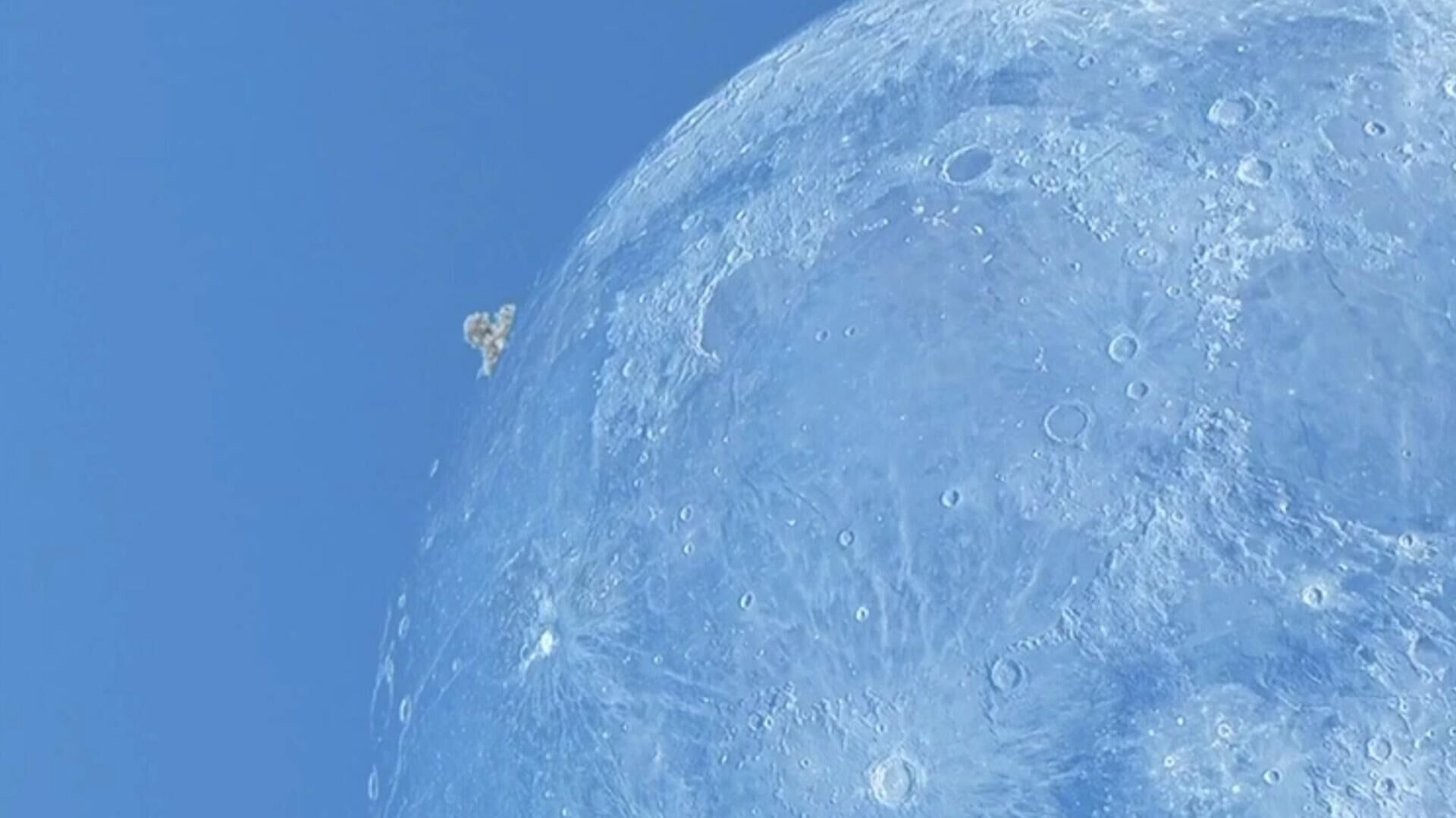 Preview Видео с падением астероида на Луну: Эксперт прокомментировал вирусный ролик