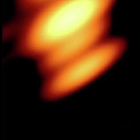 Появилось фото двух черных дыр, вращающихся друг вокруг друга