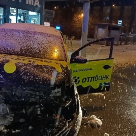 Серьезное ДТП в Новосибирске: шесть человек пострадали