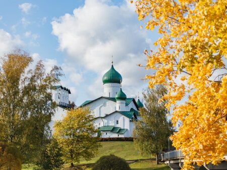 Золотая осень раскрасила святые места Псковской земли